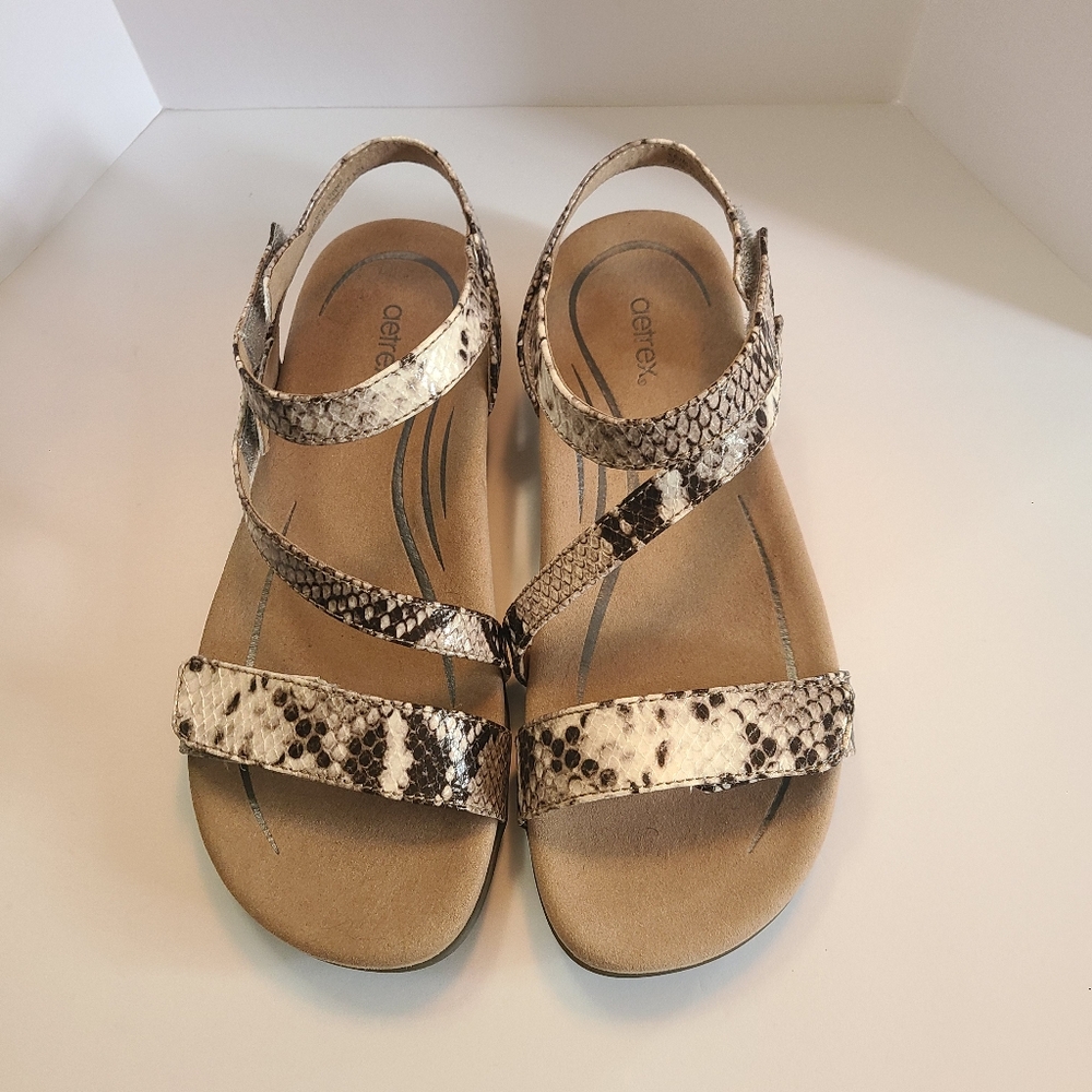 aetrex Women Gabby Orthopedic Stappy Adjusted Quater strap  Sandals Size7.5